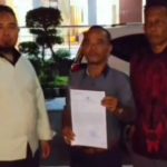 DIDUGA PENYEROBOTAN TANAH HAK AHLI WARIS BERLANJUT KE PERSIDANGAN, KUASA HUKUM SERAHKAN SEJUMLAH BUKTI KEPADA PENYIDIK