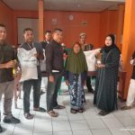 Penyaluran beras untuk 1800 KPM diaula kantor desa cibadak kac Pabuaran kab Sukabumi.