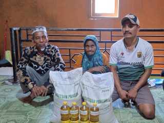 Penyaluran beras ketahuan pangan didusun 03 Cilengsir desa cibadak kac Pabuaran kab Sukabumi