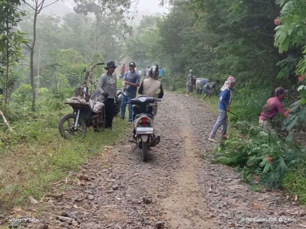 Gotong royong bakti sosial masrakat didusun pamihpiran desa Sirnasari kecamatan Pabuaran kab sukabumi