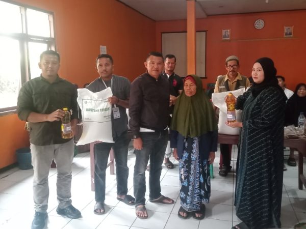 Pemdes Cibadak Salurkan Bantuan Pangan Untuk 1.800 Keluarga,Penerima Manpaat Dipastikan Tepat Sasaran