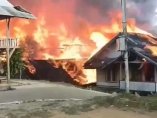 Kebakaran Hanguskan 70 Rumah di Kampung Adat Cipta Mulya, 420 Jiwa Terdampak