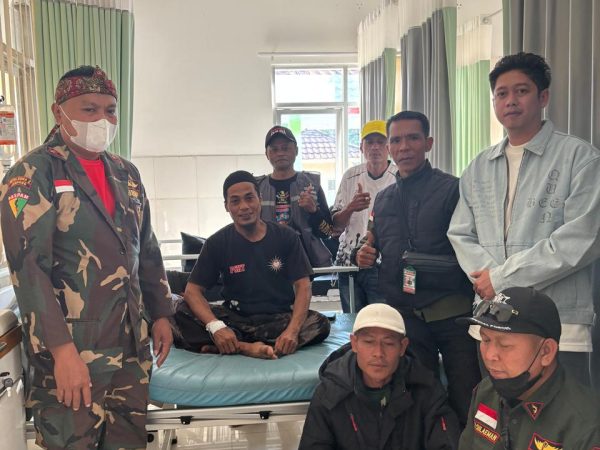 Ormas LMPI dan BBRP lagi jenguk damprop lmpi kecamatan Pabuaran di RSUD sagaranten