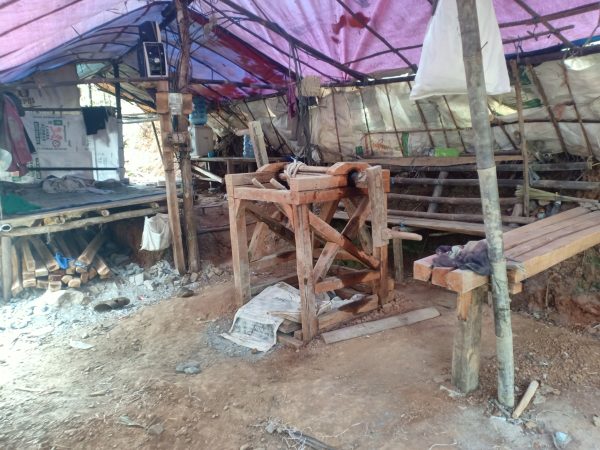 Tambang emas ilegal diduga Tampa izin dicurug Hawu cicau desa langkap jaya jadi sorotan