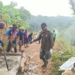 Gotong royong pengecoran jalan didusun cilele desa sirnasari kac Pabuaran kab sukabumi Jawa Barat