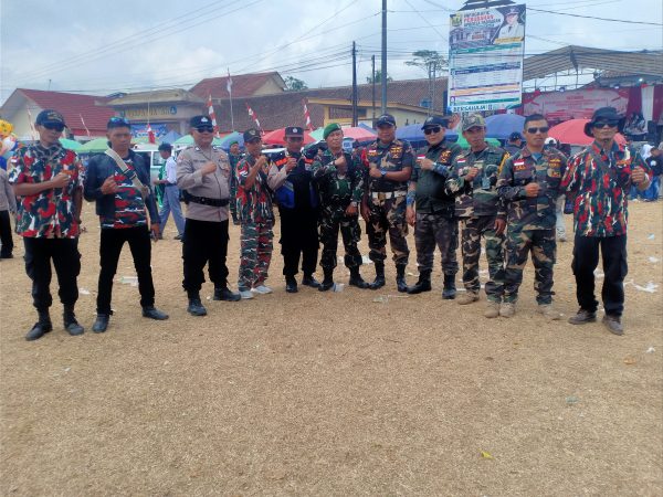 Bersinergi ormas LMPI dan BBRP bersama TNI polri untuk pengamanan pertandingan sepak bola di lapangan punycak tugu desa' Pabuaran-
