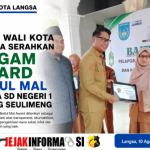 Wakil Wali Kota Langsa Serahkan Piagam AWARD Baitul Mal Kepada SD Negeri 1 Matang Seulimeng