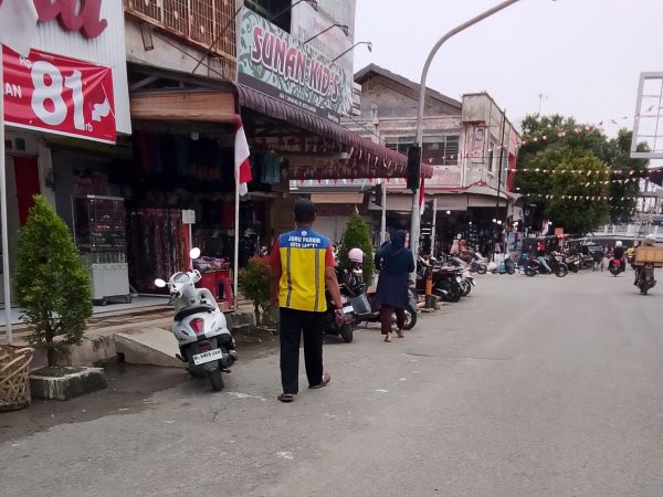 Jukir "Resmi" Pungut Parkir Ilegal, Tak Pernah Berikan Karcis ke Pengendara, Dishub Sibuk E- Parking, Pemegang Kontrak Sibuk Proyek
