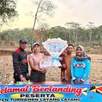 Warga masyarakat kampung pinang jajar sambut meriah juara satu petarung layang.layang