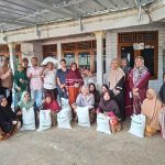 Penyaluran beras ketahan pangan dari pemerintah dikedusunan .03.cilengsir desa Cibadak kac Pabuaran kab sukabumi sebanyak 183 KPM penerima mampaat