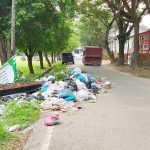 Gampong Paya Bujok Tunong Kurang Perhatian, Tumpukan Sampah Diantara Dua Gedung Sekolah , Bau Menyengat Proses Belajar Terganggu.