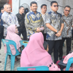 Walikota Langsa Sapa Warga Saat Tinjau  Penyaluran Jadup Tahap II Termin 2 Di Kantor Pos Cabang Langsa