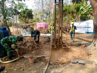 H+4.TMD.KE .130.KODIM 06/22.KABUPATEN SUKABUMI MENGERJAKAN PEMBANGUNAN SUMUR BOR DI CIKIARA KEBUN CAPAI KEDALAMAN 40 METER