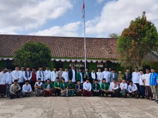 Memperingati Hari Santri nasional. 2026.porkopincam kecamatan Pabuaran Bersama Tokoh agama dan masyarakat ikut kegiatan dilaksanakan di depan kantor kac Pabuaran.