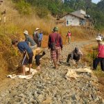 Warga batulayang cimala simpang gotong royong perbaiki ruas jalan Puspa opat Cibuluh secara swadaya