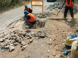 Pekerjaan plat beton Rp.186.770987.rupiah cilengsir Pabuaran disorot metrial dipertanyakan-konsultan pengawas dan PPK pada kemana?