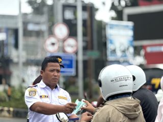 Antisipasi Kesehatan Akibat Kabut Asap Kiriman, Pemko Langsa Bagikan Masker kepada Masyarakat