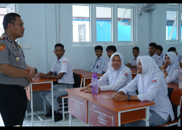 Kapolres Hyrowo Ajak Siswa Jauhi Narkoba dan Kenakalan Remaja Saat Kunjungan Saweu Sikula SMAN 3 Langsa